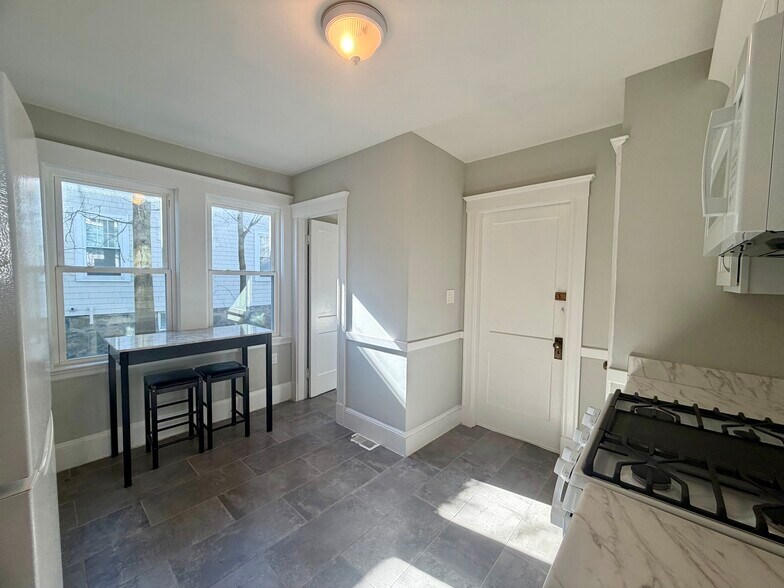 Building Photo - 102 Greaton Rd