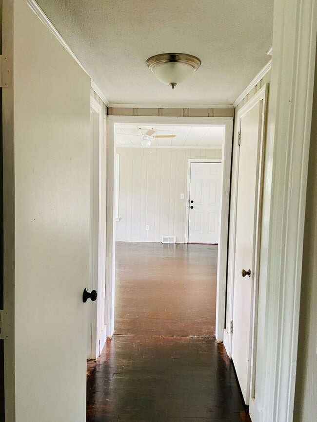 Building Photo - 4/2 home for rent! $1350