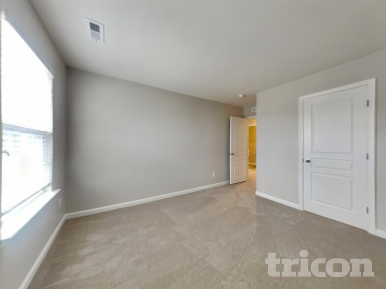 Building Photo - 923 Avondale Dr