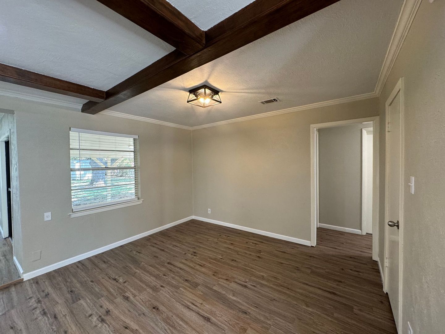 Building Photo - 2624 Woodlawn Dr