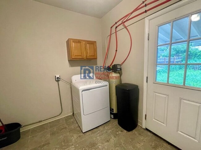 Building Photo - 148 Rose Dr