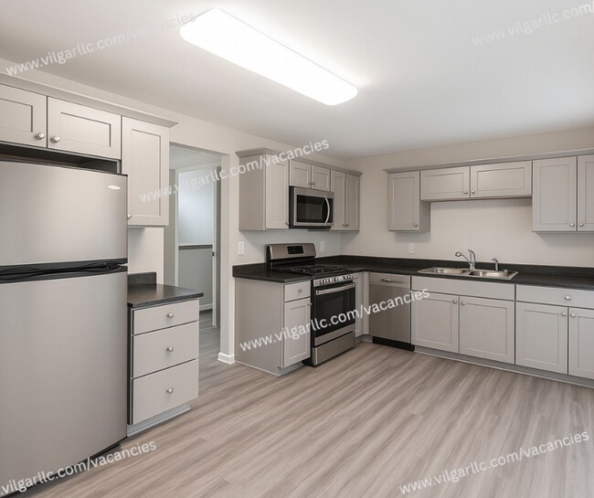 Building Photo - This is your forever home! 5 spacious bedr...