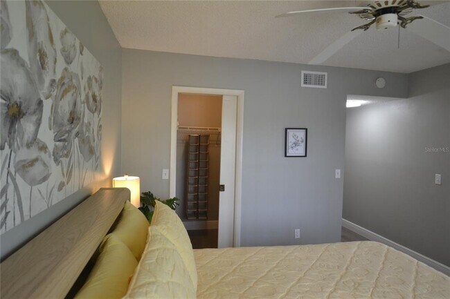 Building Photo - 284 Woodlake Wynde