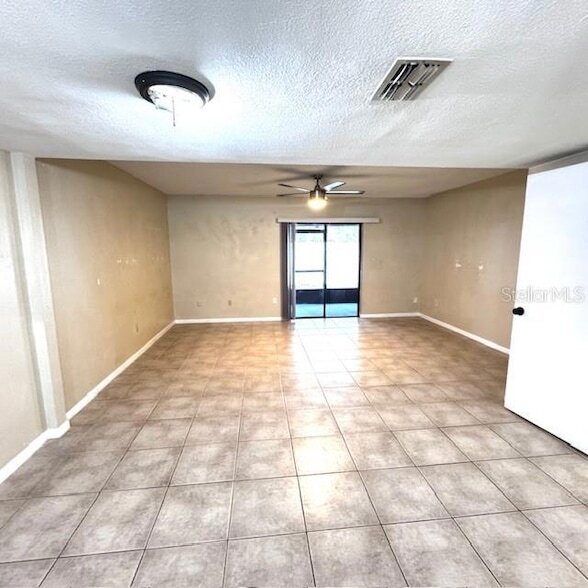 Building Photo - 10128 Lake Oak Cir