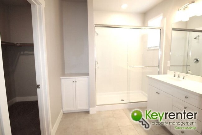 Building Photo - 3234 Sher Ct