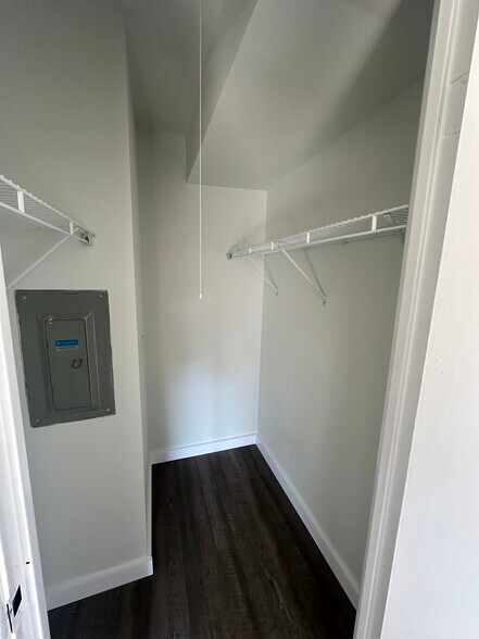 Building Photo - 54 Lancaster Est