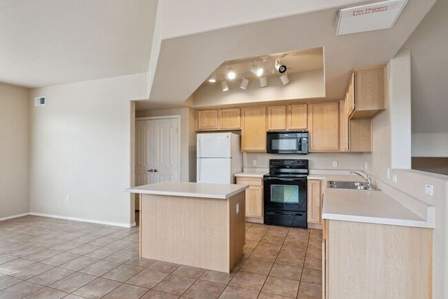 Building Photo - 2401 E Rio Salado Pkwy