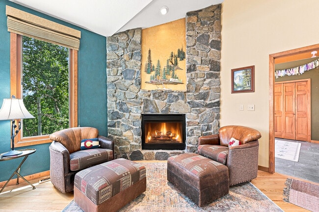 Building Photo - 551 Aspen Dr