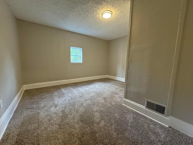 Building Photo - 99 Whitethorne Ave