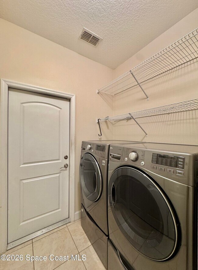 Building Photo - 181 Del Monte St NE