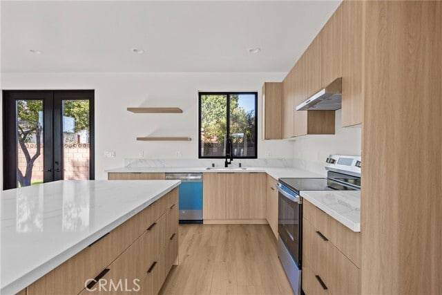 Building Photo - 11145 Hortense St