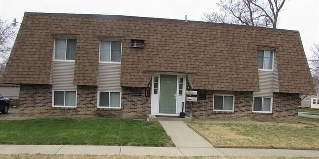 Primary Photo - 402 Woodland Ave