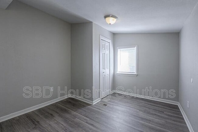 Building Photo - 118 N Hawthorne Ave
