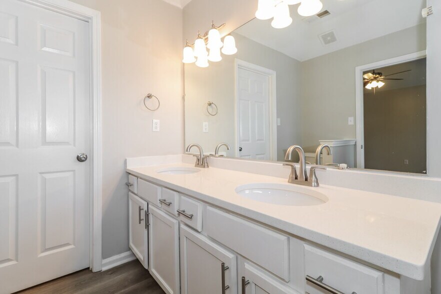 Building Photo - 3920 Pecan Trace Cove