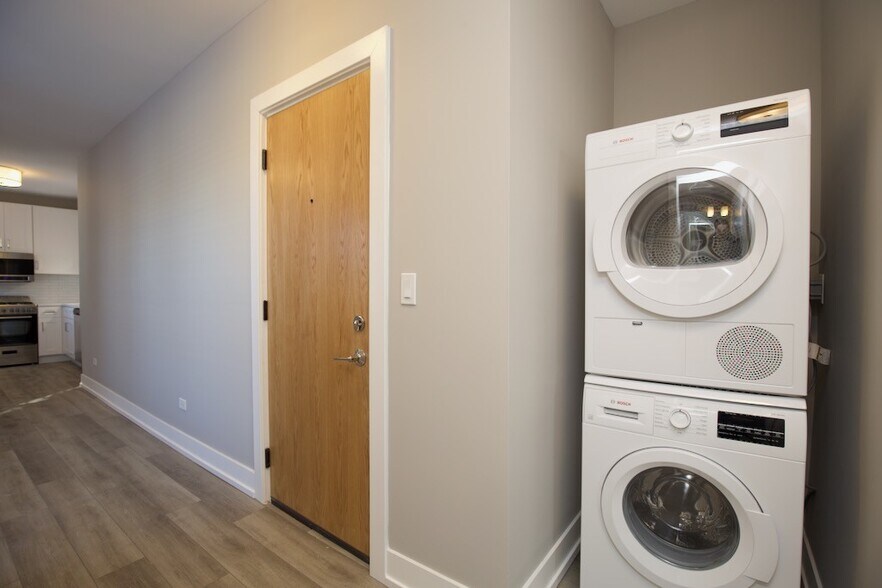 Building Photo - 3853 N Janssen Ave