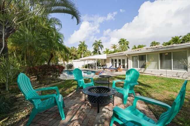 Building Photo - 3036 NE 19th St