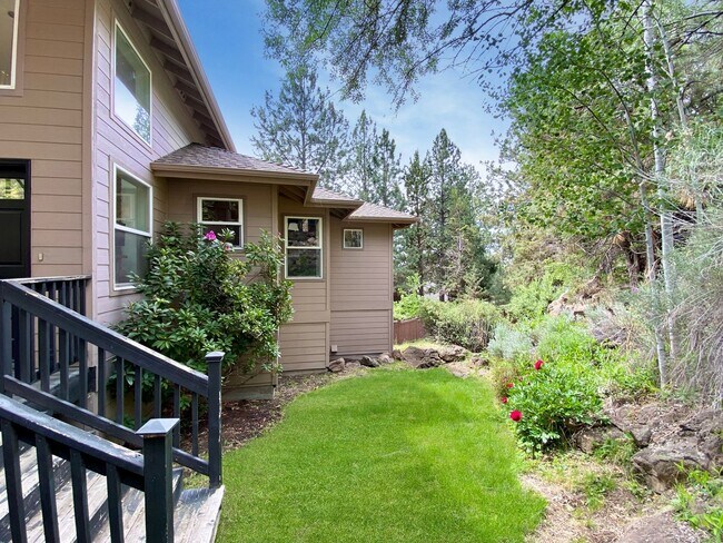 Building Photo - Elegant Awbrey Butte Home | Unfurnished | ...