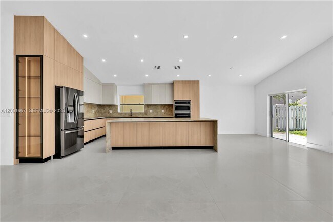 Building Photo - 4967 SW 32nd Way