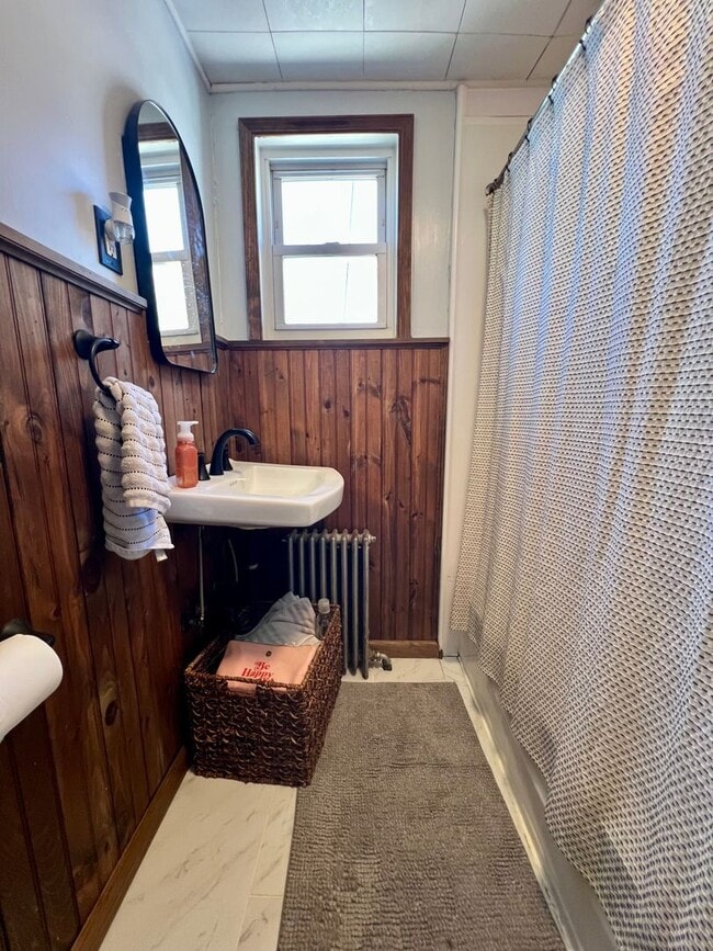 Building Photo - Gorgeous 3-Bedroom Townhome in East Falls! Available June 1st!
