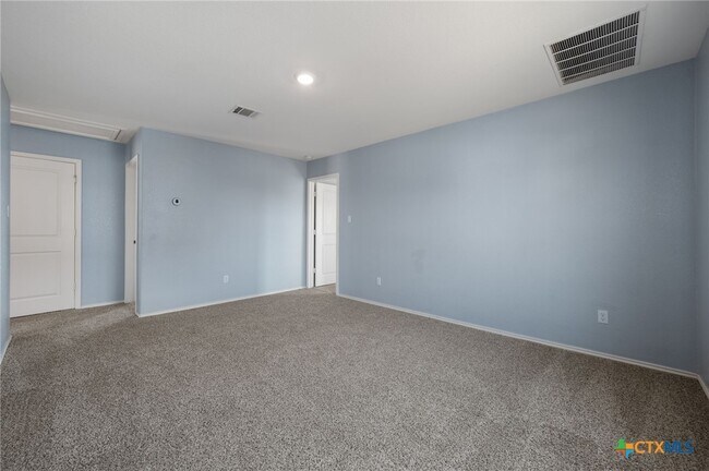 Building Photo - 817 Circle Wy