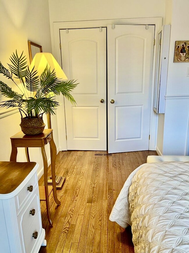 Main bedroom - closets - 1144 W Schubert Ave