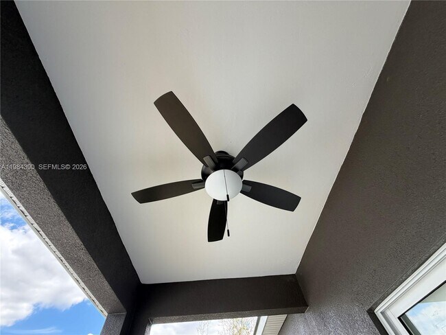 Building Photo - 723 Ivan Ave S