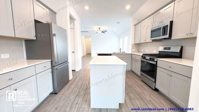 Building Photo - $2,300 - 4bed/ 2Bath - Stunning house in F...