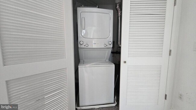 Building Photo - 818 Bladensburg Rd NE