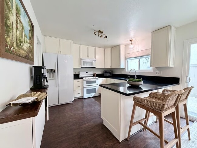 Building Photo - 177 N Singingwood St