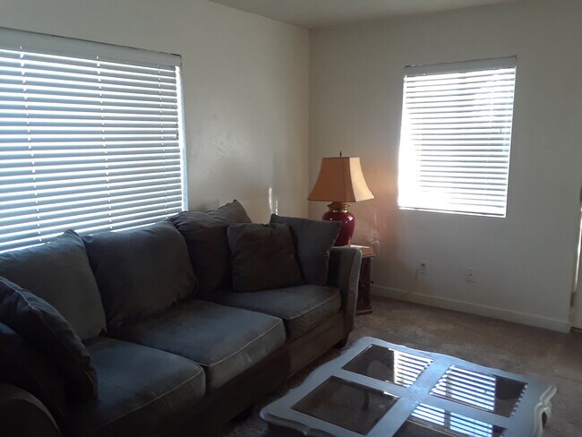 Living room- Furnished - 131 McClelland St