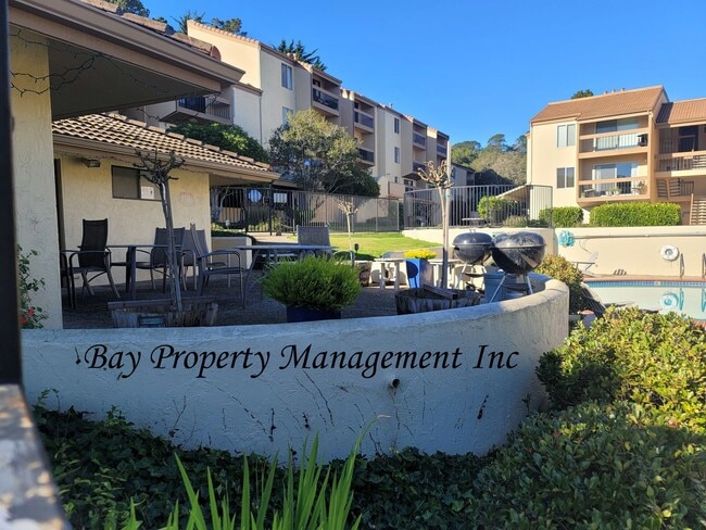 Building Photo - Available soon! 1 bedroom condo in Monterey