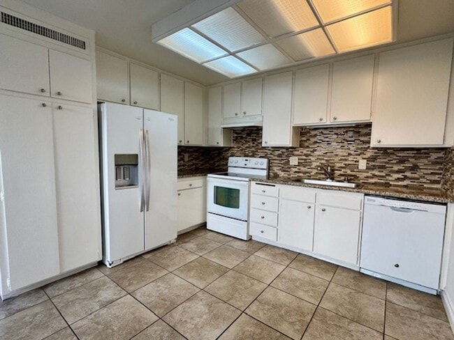 Building Photo - Charming 3 Bedroom in Thousand Oaks