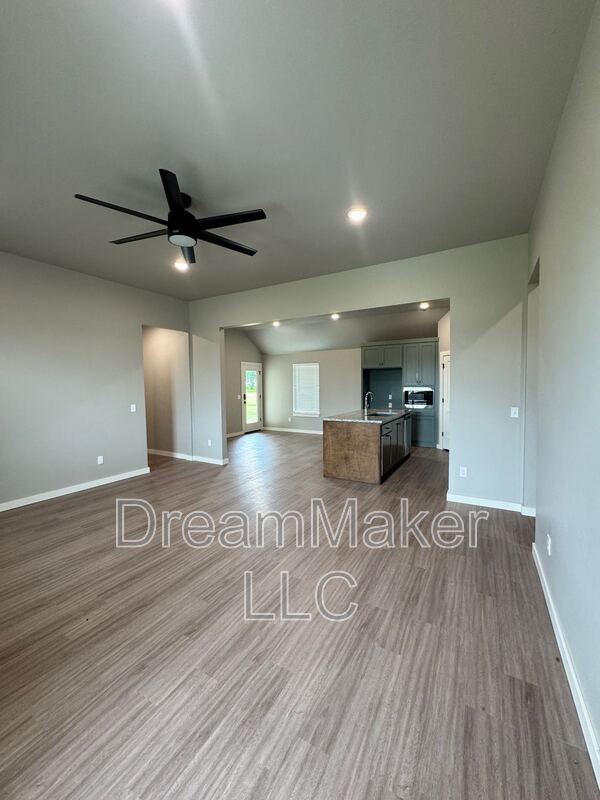 Building Photo - 678 Apple Blossom Way