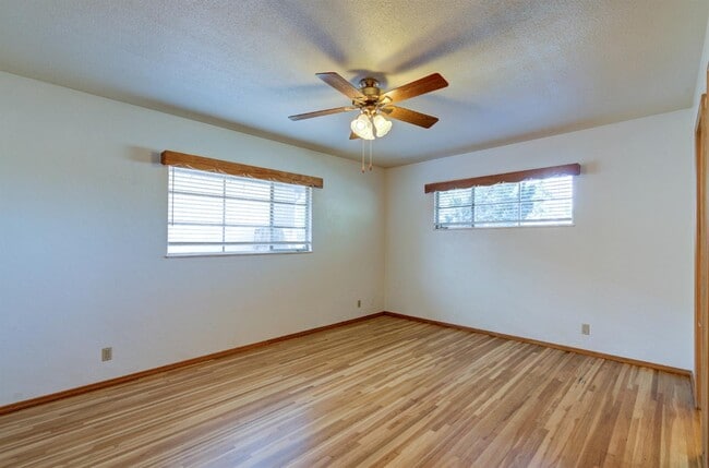 Building Photo - 123 W McKinley Ave