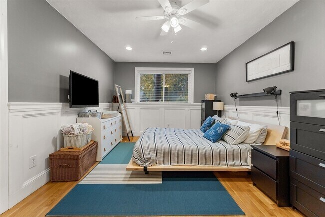 Building Photo - 890 Winthrop Ave