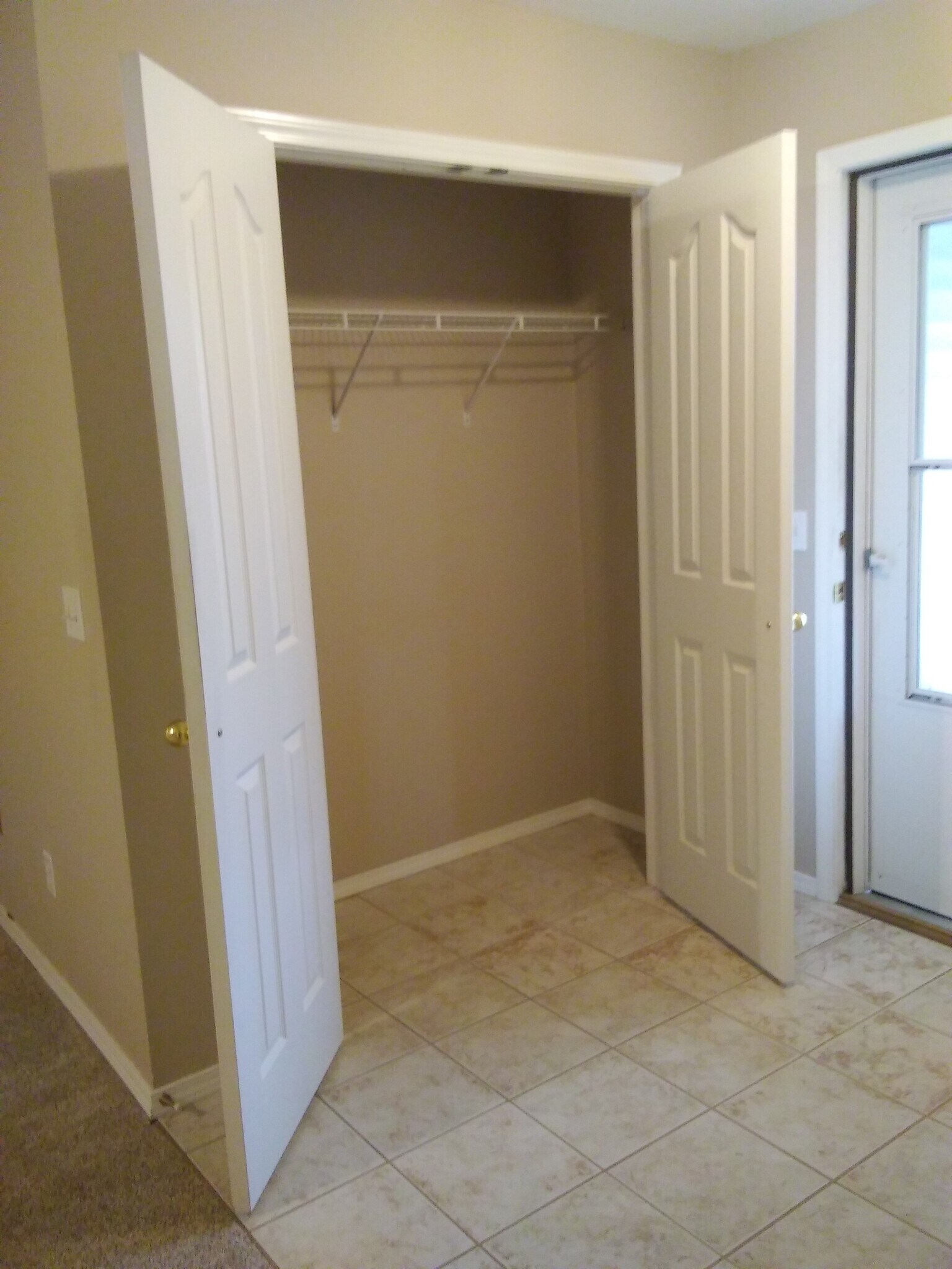 Coat closet - 3013 N Fremont Ave