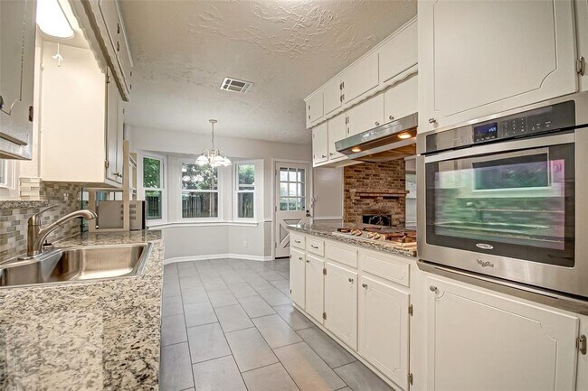 Building Photo - 9623 Philmont Dr