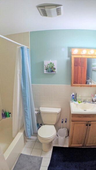 Building Photo - 11 Bristol St