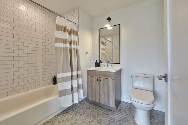 Building Photo - 1b Marshall Dr