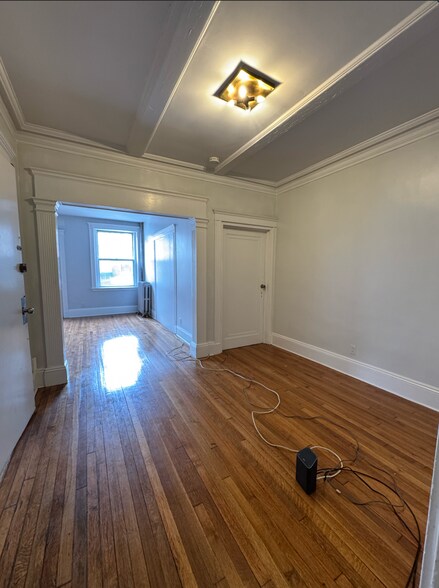Building Photo - 104 Strathmore Rd