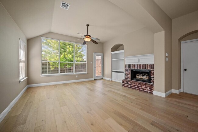 Building Photo - 4617 Kingsway Ln