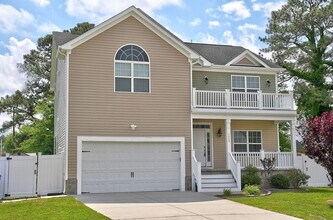 Building Photo - MOVE IN READY! GORGEOUS HOME IN CHESAPEAKE!