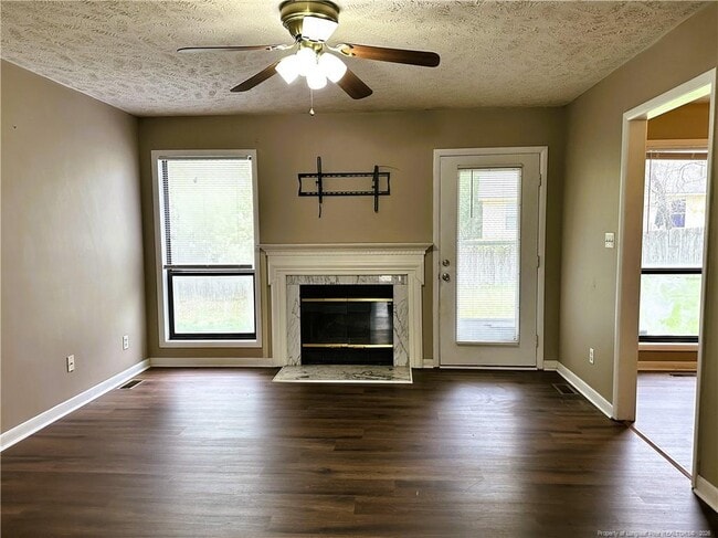 Building Photo - 1542 Londonderry Pl