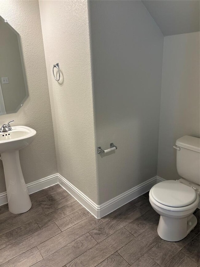 Building Photo - 105 Stone Cyn Dr