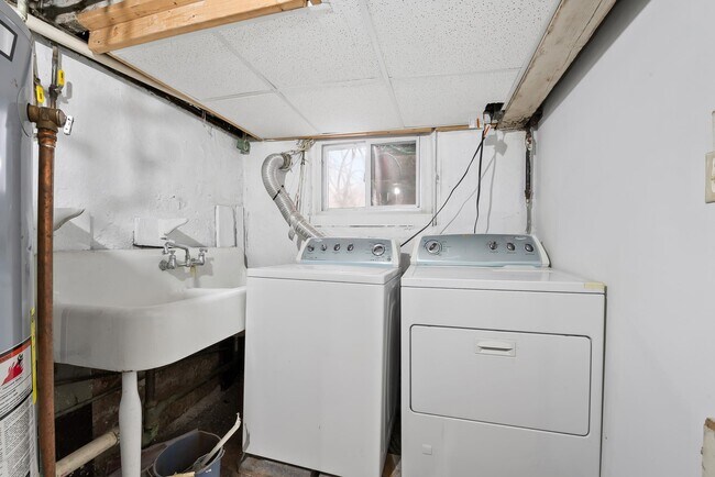 Building Photo - 1433 43rd St