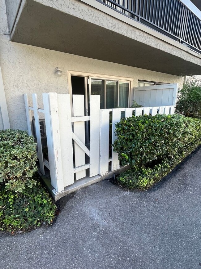 Building Photo - Clean and Quiet 1 Bedroom/1 Bath  in SENIOR COMPLEX Section 8 Accepted