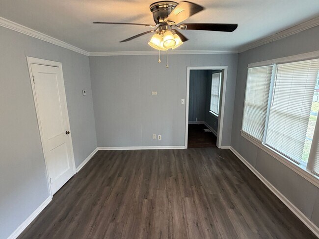 Building Photo - 1416 Rosewood Ave