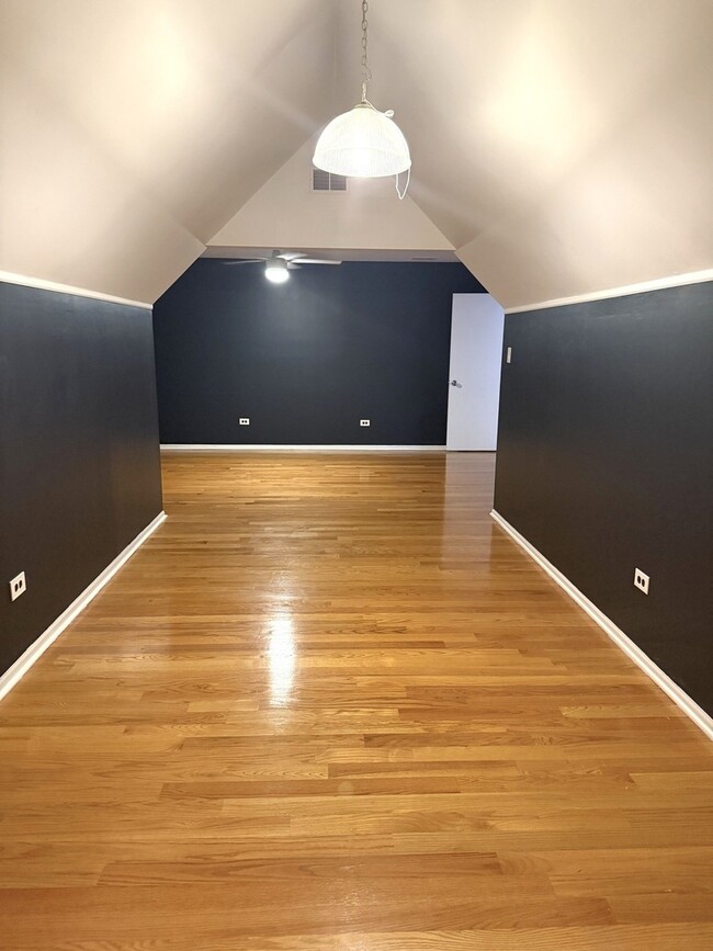 Building Photo - 17312 Valley View Dr