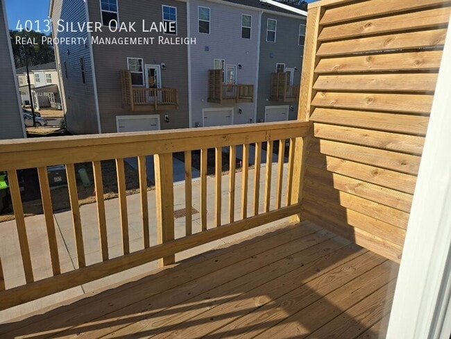 Building Photo - 4013 Silver Oak Ln