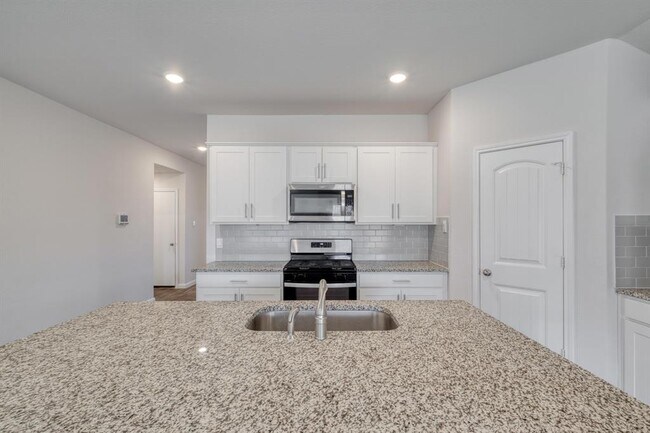 Building Photo - 109 Bethpage Dr